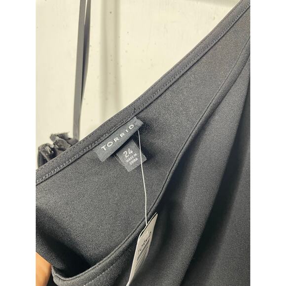 NEW Torrid Crepe One Shoulder Wrap Skirt Romper Black Size 24 - Picture 4 of 8